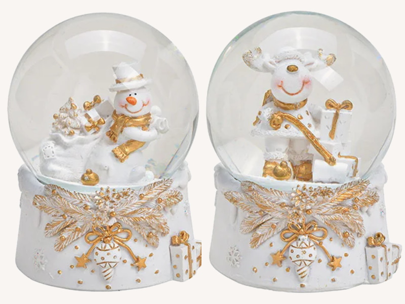 2er-Set Schneekugel mit lustigen Elch und Schneemann mit süßen Details aus Poly und Glas 2 fach sortiert (weiss) B7 x H9 x T7cm